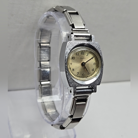 Womens Vintage Timex Bracelet Manual Wind Watch Silver Tone Running - Picture 3 of 11
